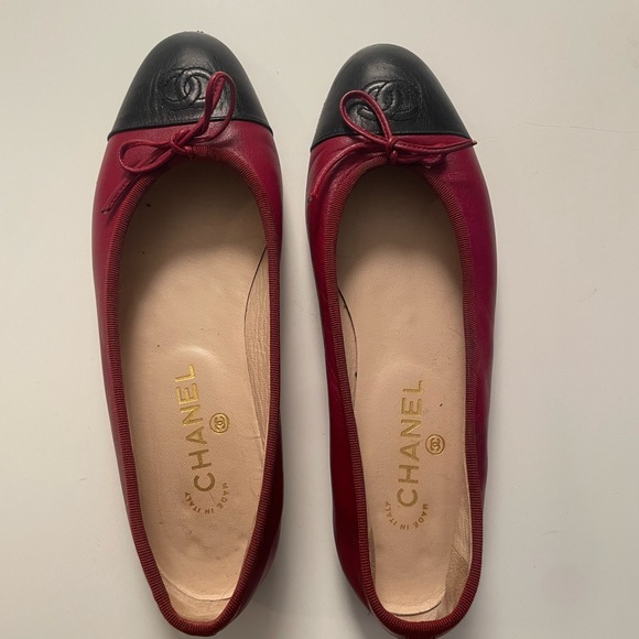 Chanel Women's Red and Black Ballet Flats - Picture 1 of 3